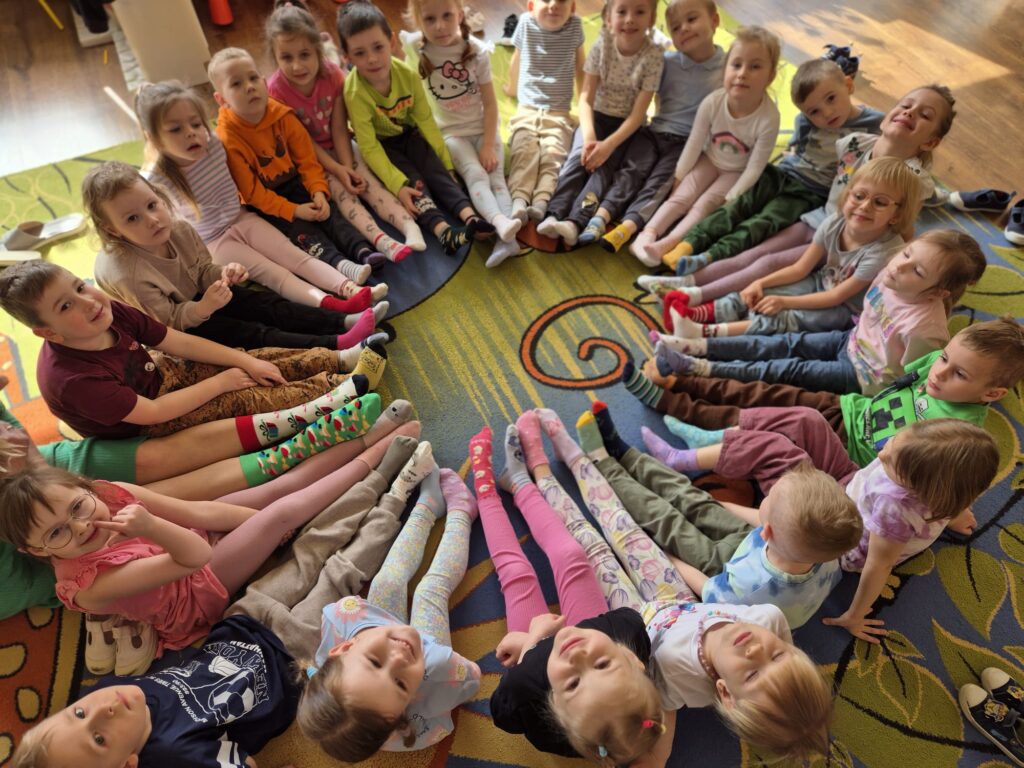 Dzień Kolorowej Skarpetki w grupie "Wiewiórki".