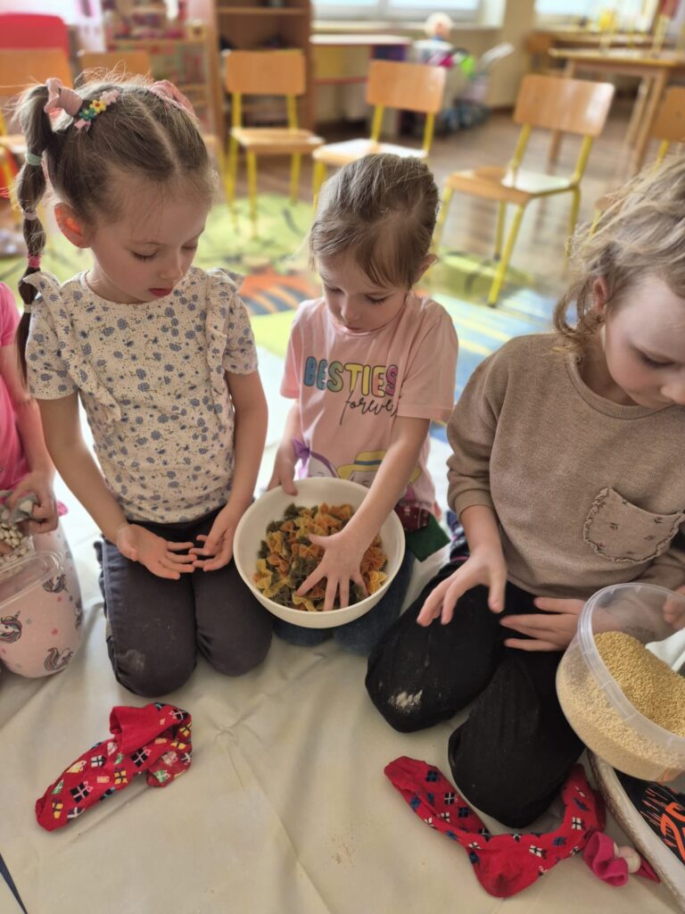 Dzień Kolorowej Skarpetki w grupie "Wiewiórki".