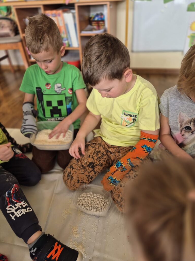 Dzień Kolorowej Skarpetki w grupie "Wiewiórki".