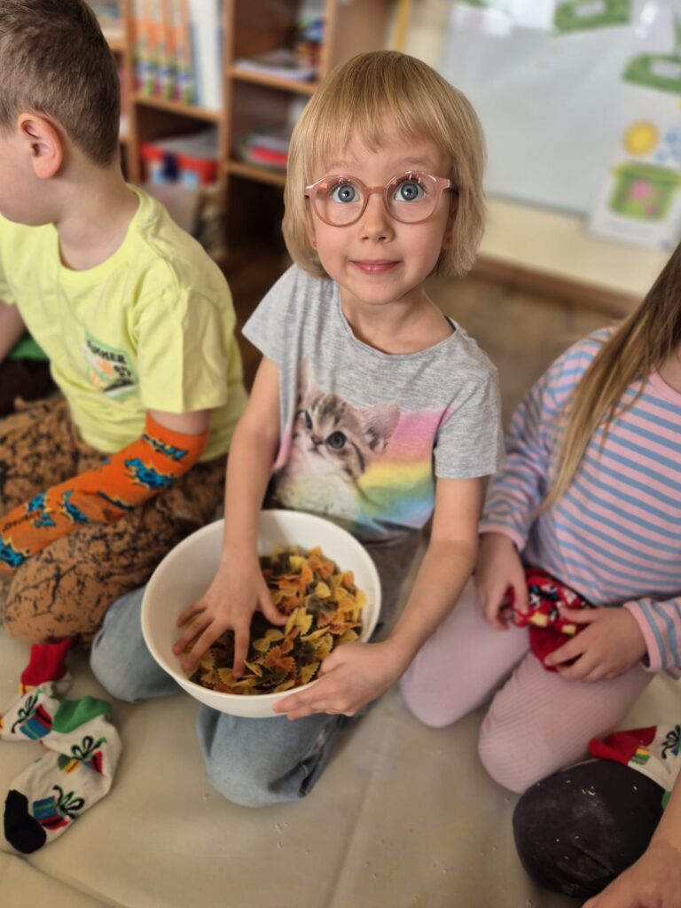 Dzień Kolorowej Skarpetki w grupie "Wiewiórki".