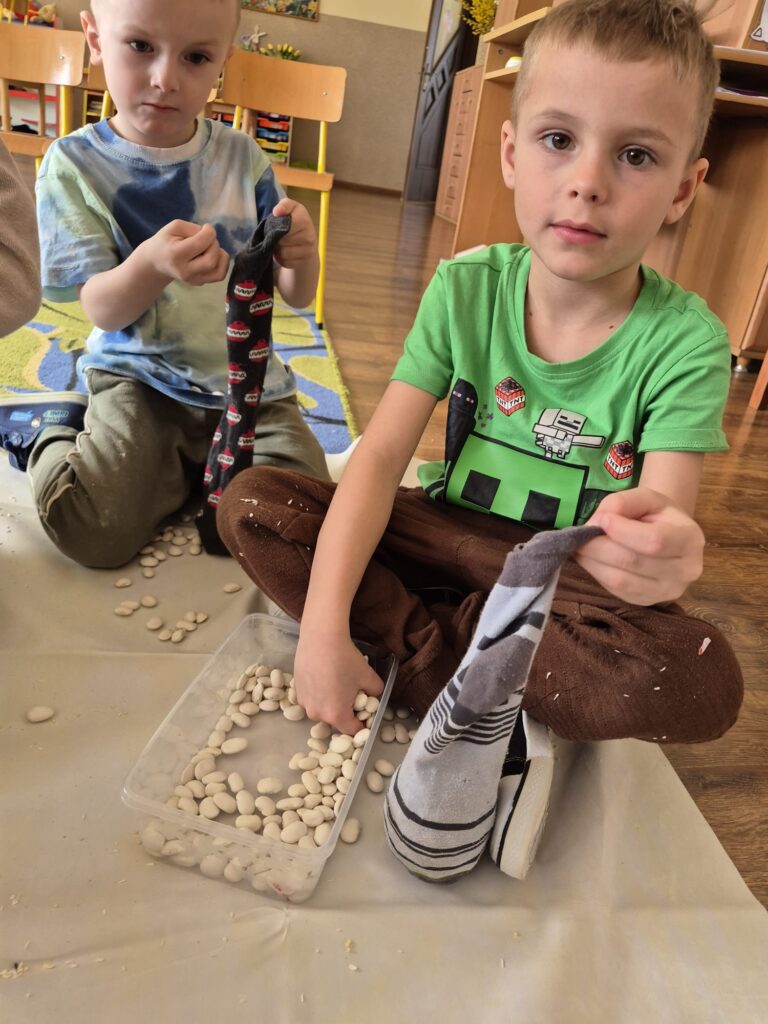 Dzień Kolorowej Skarpetki w grupie "Wiewiórki".