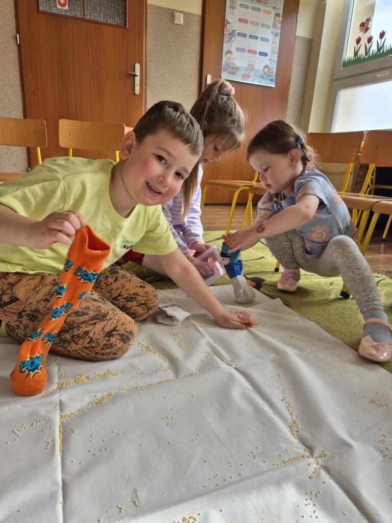 Dzień Kolorowej Skarpetki w grupie "Wiewiórki".