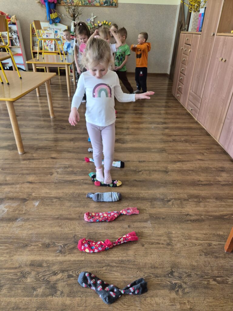 Dzień Kolorowej Skarpetki w grupie "Wiewiórki".