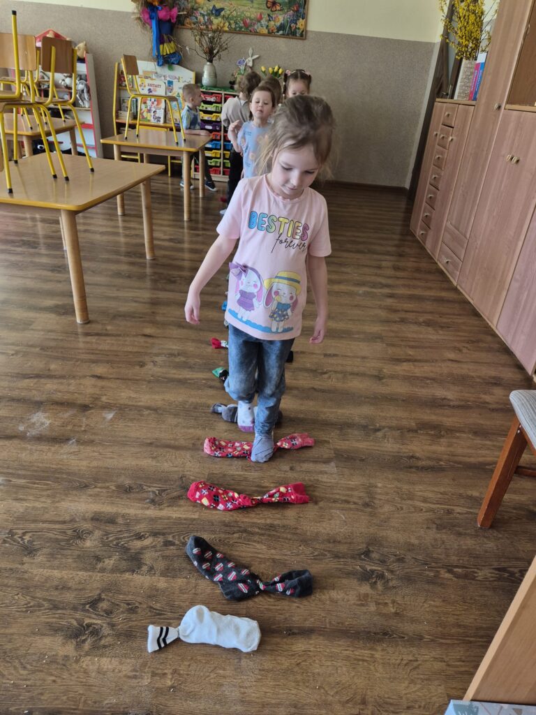 Dzień Kolorowej Skarpetki w grupie "Wiewiórki".