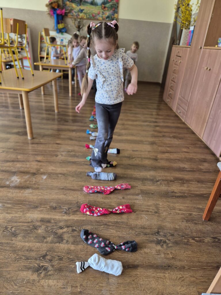 Dzień Kolorowej Skarpetki w grupie "Wiewiórki".