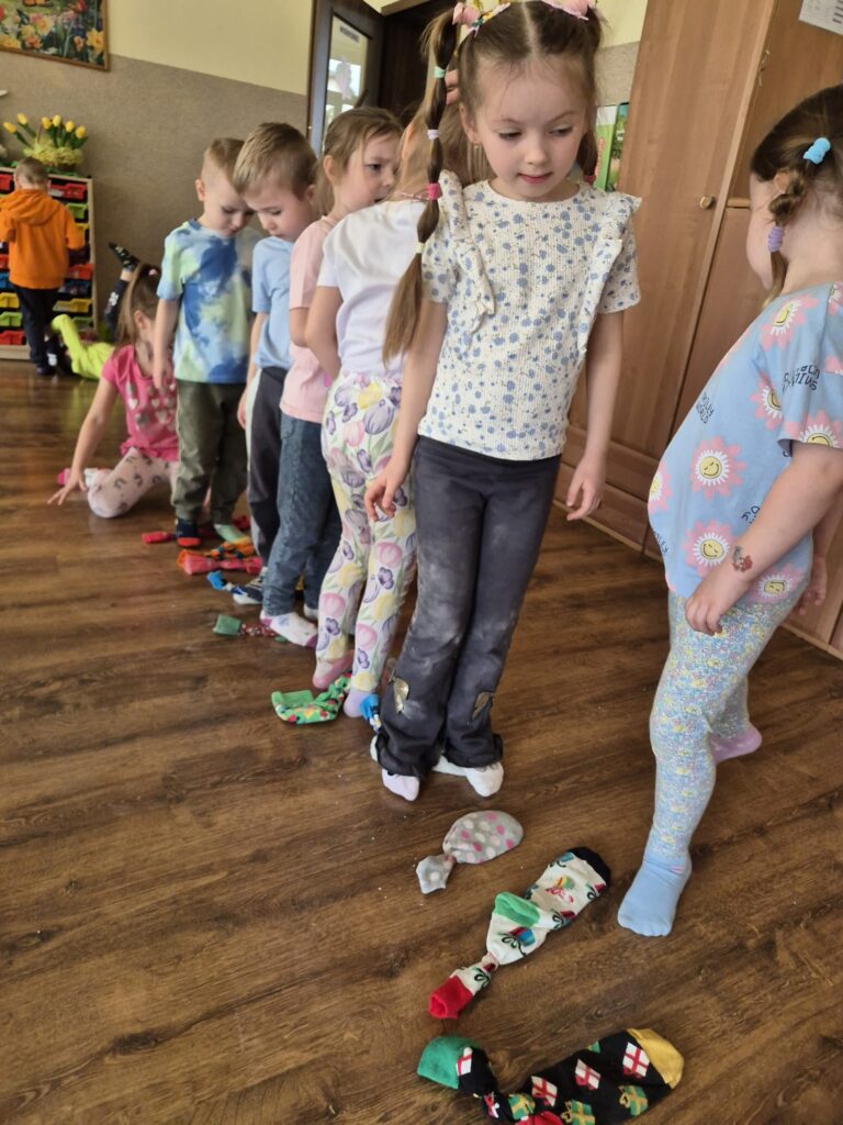 Dzień Kolorowej Skarpetki w grupie "Wiewiórki".