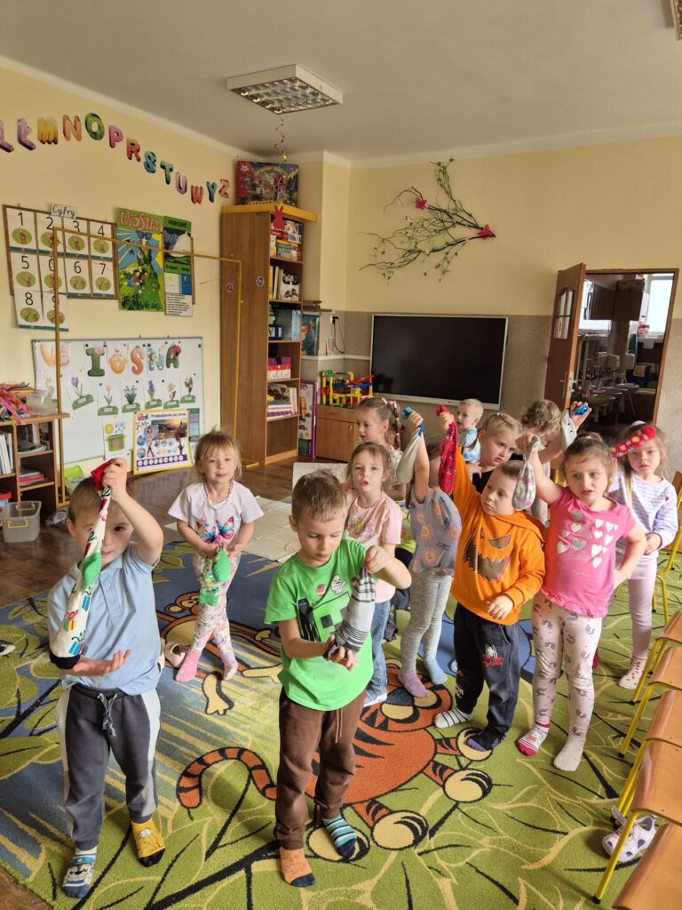 Dzień Kolorowej Skarpetki w grupie "Wiewiórki".