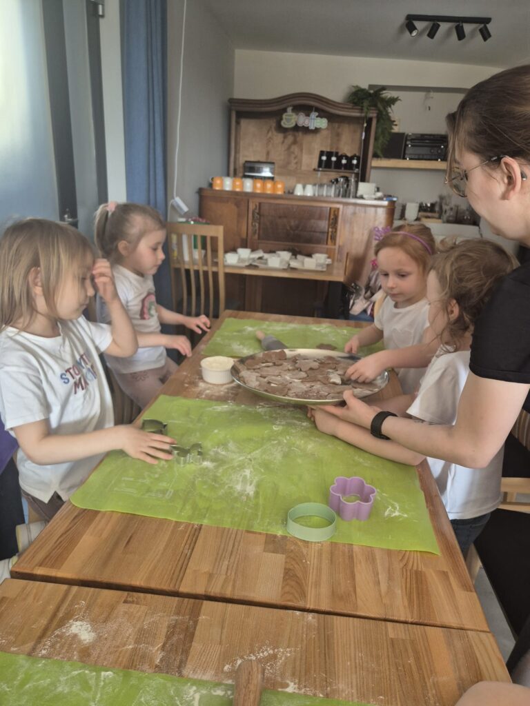 "Wiewiórki" na Wielkanocnych Warsztatach Kulinarnych w Willi "Moćkówka" w Busku-Zdroju.