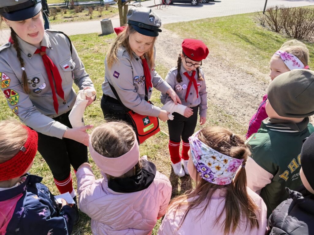 "Motylki"- Spotkanie z harcerzami – nauka przez zabawę.