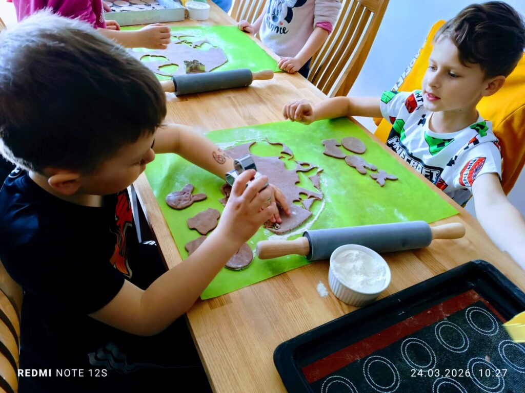 Wielkanocne Warsztaty Kulinarne w Willi "Moćkówka" w Busku-Zdroju. Słodkie przygotowania do Wielkanocy w grupie "Motylki".