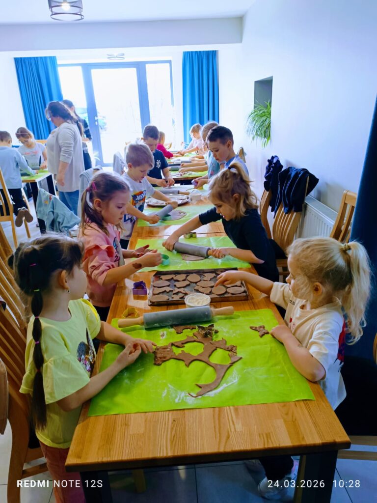 Wielkanocne Warsztaty Kulinarne w Willi "Moćkówka" w Busku-Zdroju. Słodkie przygotowania do Wielkanocy w grupie "Motylki".