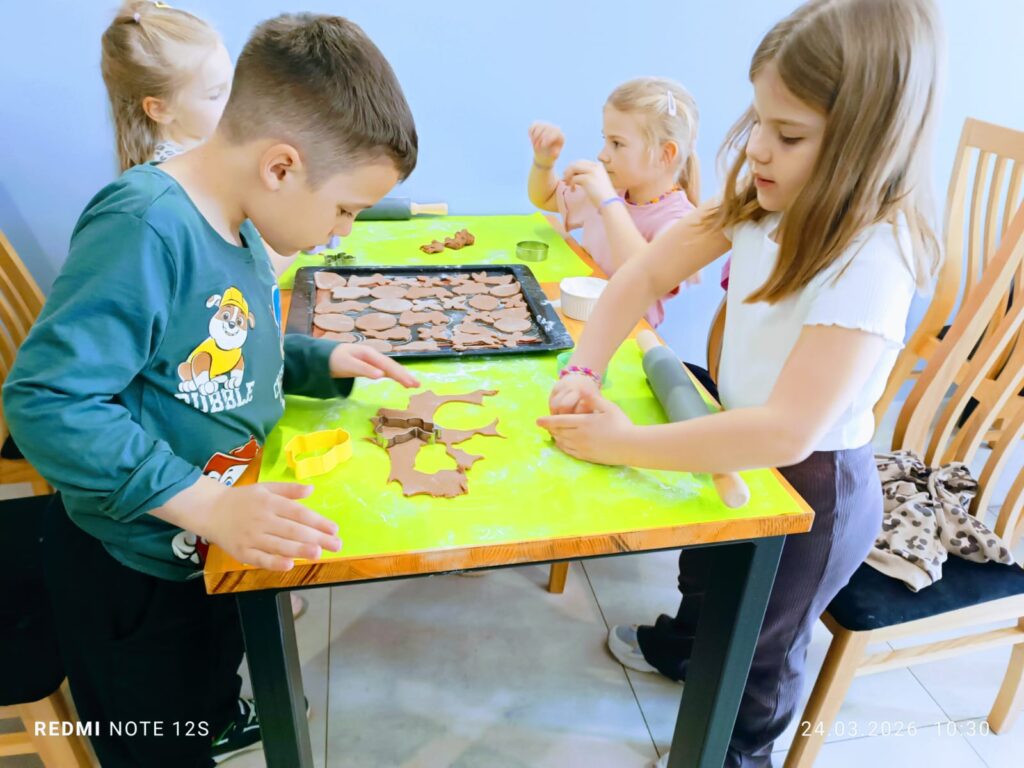 Wielkanocne Warsztaty Kulinarne w Willi "Moćkówka" w Busku-Zdroju. Słodkie przygotowania do Wielkanocy w grupie "Motylki".