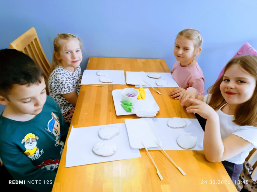 Wielkanocne Warsztaty Kulinarne w Willi "Moćkówka" w Busku-Zdroju. Słodkie przygotowania do Wielkanocy w grupie "Motylki".