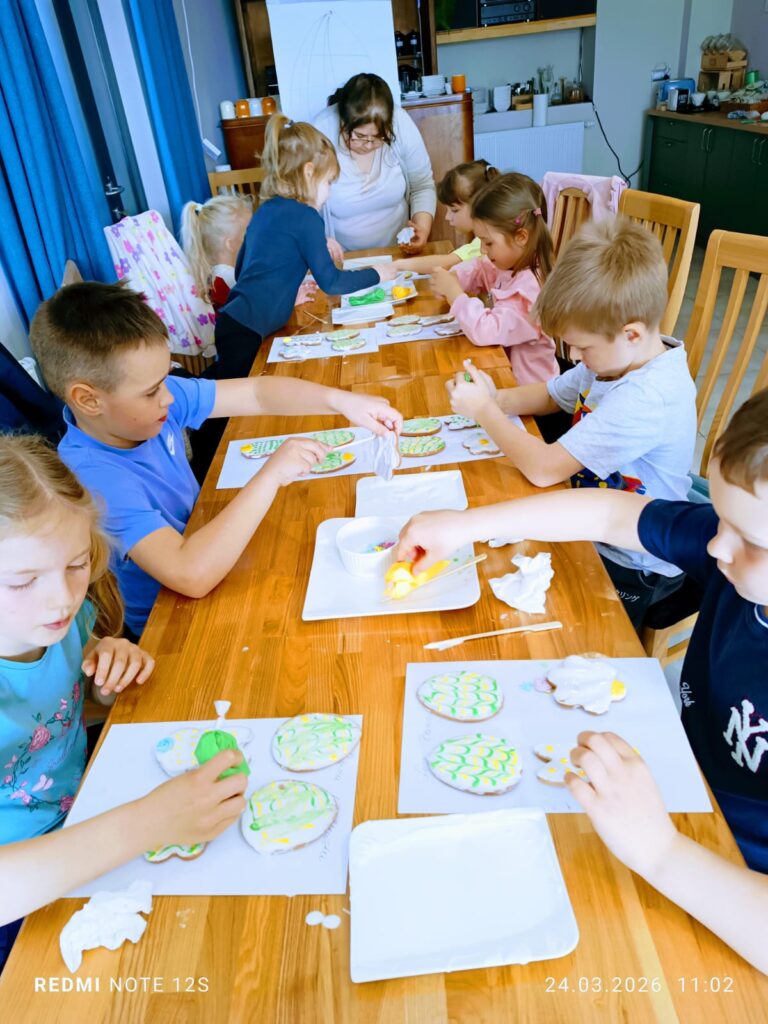 Wielkanocne Warsztaty Kulinarne w Willi "Moćkówka" w Busku-Zdroju. Słodkie przygotowania do Wielkanocy w grupie "Motylki".