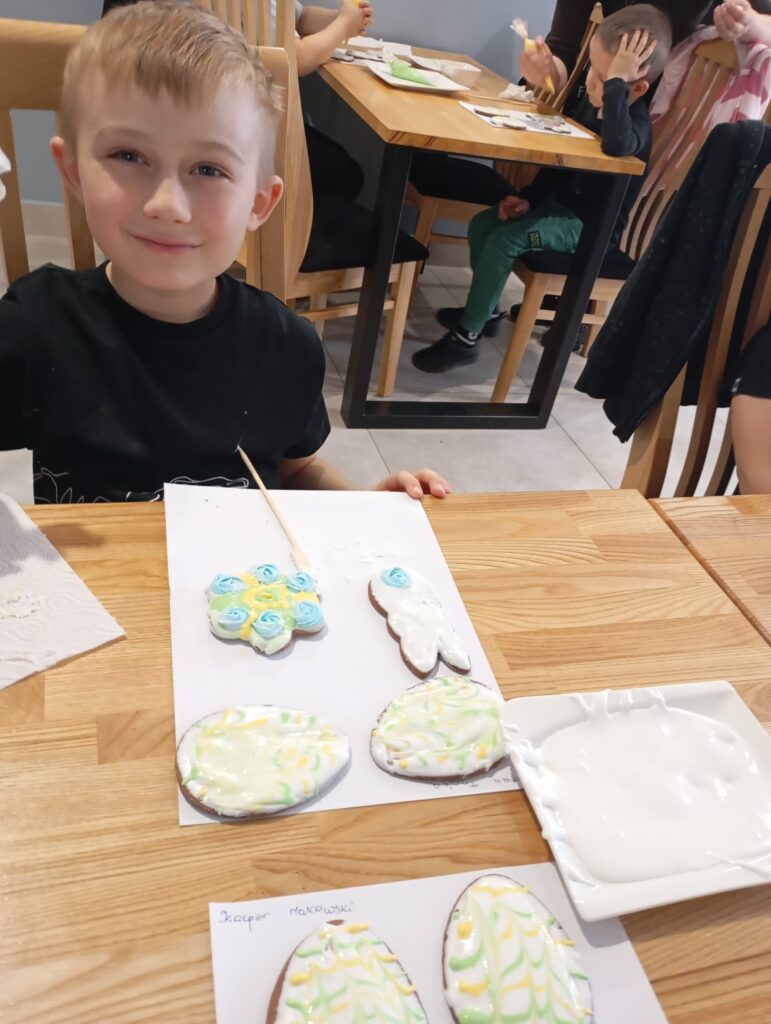 Warsztaty wielkanocne w Willi Moćkówka w Busku-Zdroju. Grupa "Pszczółki".