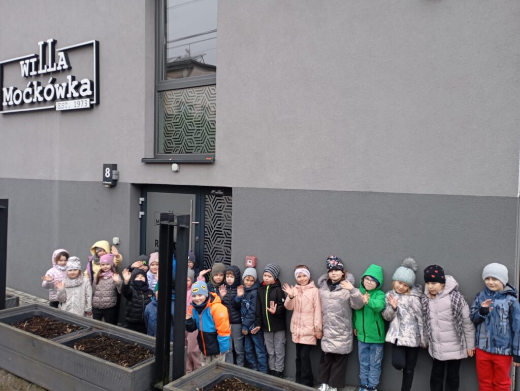 Warsztaty wielkanocne w Willi Moćkówka w Busku-Zdroju. Grupa "Pszczółki".