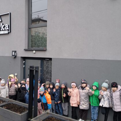 Warsztaty wielkanocne w Willi Moćkówka w Busku-Zdroju. Grupa "Pszczółki".