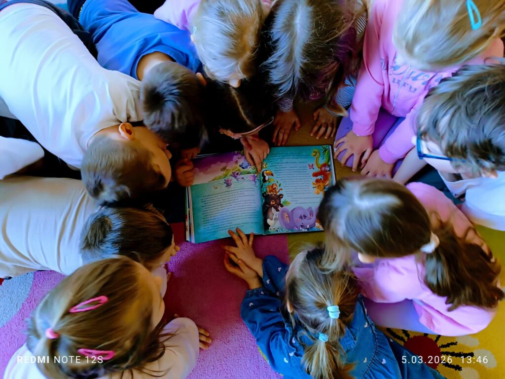 "Motylki" realizują projekt "Bajki-pomagajki".