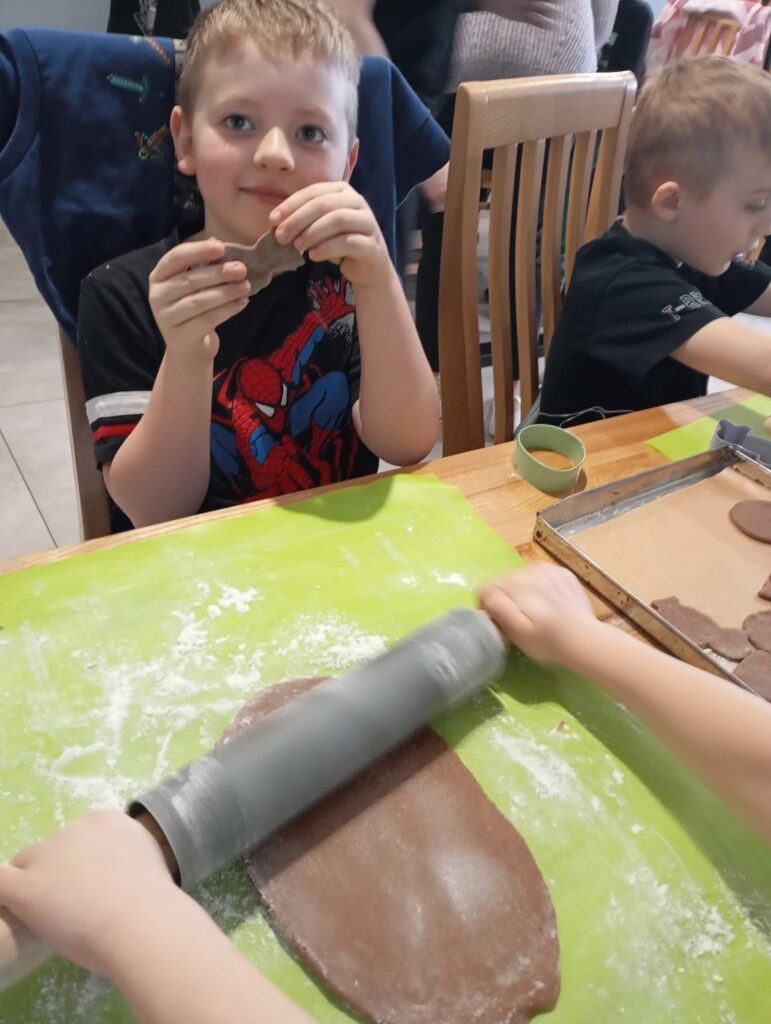 Warsztaty wielkanocne w Willi Moćkówka w Busku-Zdroju. Grupa "Pszczółki".