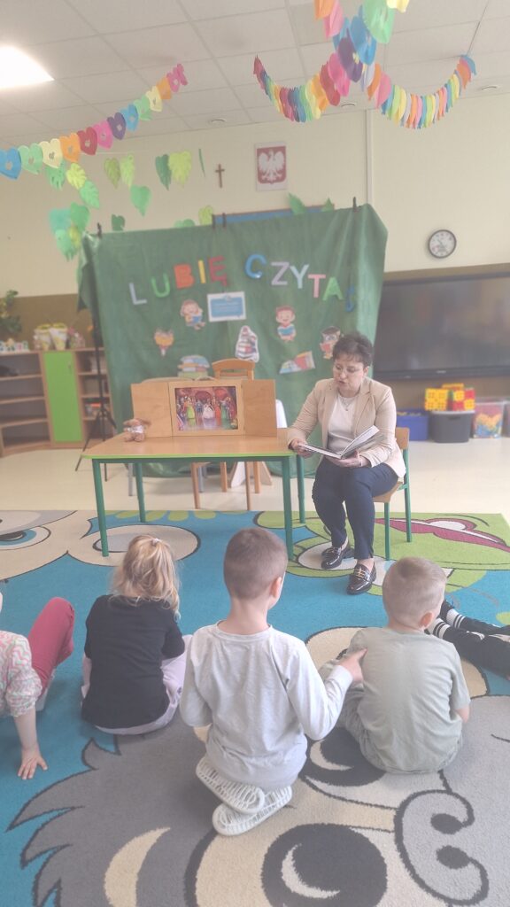 MIĘDZYNARODOWY DZIEŃ KIĄŻKI DLA DZIECI - GRUPA ŻYRAFKI