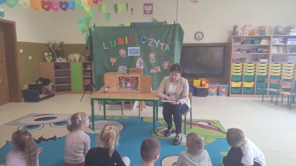 MIĘDZYNARODOWY DZIEŃ KIĄŻKI DLA DZIECI - GRUPA ŻYRAFKI