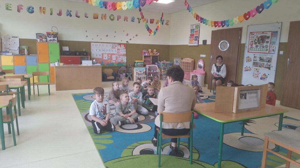 MIĘDZYNARODOWY DZIEŃ KIĄŻKI DLA DZIECI - GRUPA ŻYRAFKI