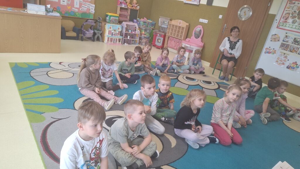 MIĘDZYNARODOWY DZIEŃ KIĄŻKI DLA DZIECI - GRUPA ŻYRAFKI