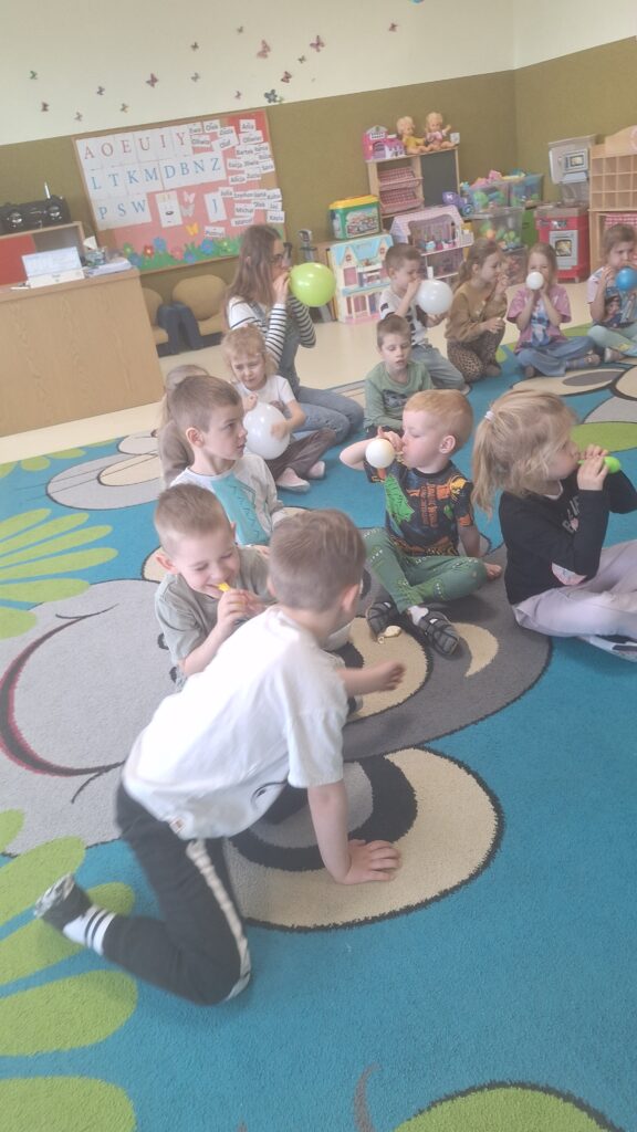 MIĘDZYNARODOWY DZIEŃ KIĄŻKI DLA DZIECI - GRUPA ŻYRAFKI