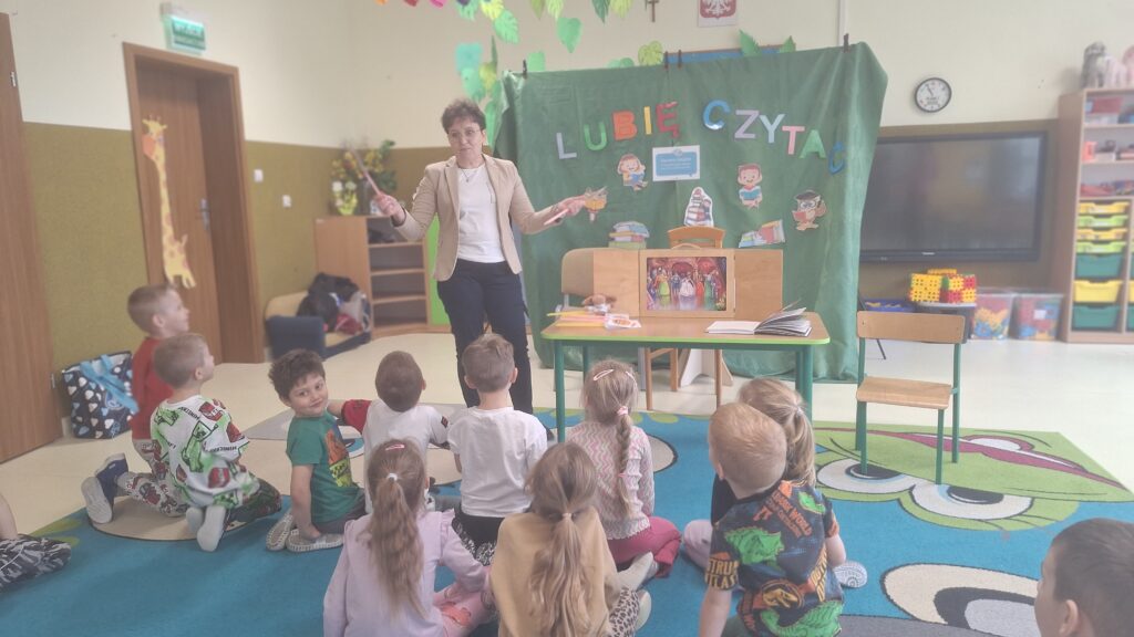 MIĘDZYNARODOWY DZIEŃ KIĄŻKI DLA DZIECI - GRUPA ŻYRAFKI