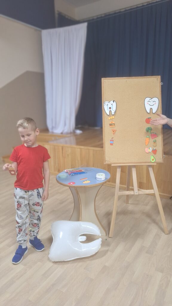 W krainie białego uśmiechu: Spotkanie z Panią higienistką- grupa Żyrafki