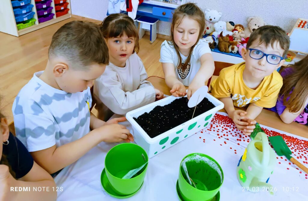 „Motylki” zakładają swój wiosenny ogródek.