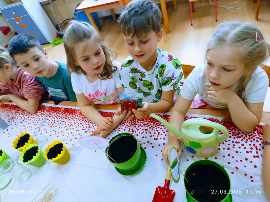 „Motylki” zakładają swój wiosenny ogródek.