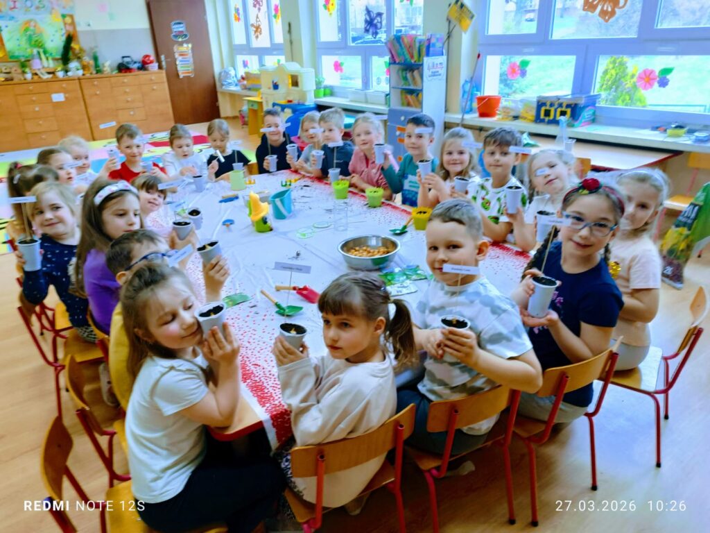 „Motylki” zakładają swój wiosenny ogródek.