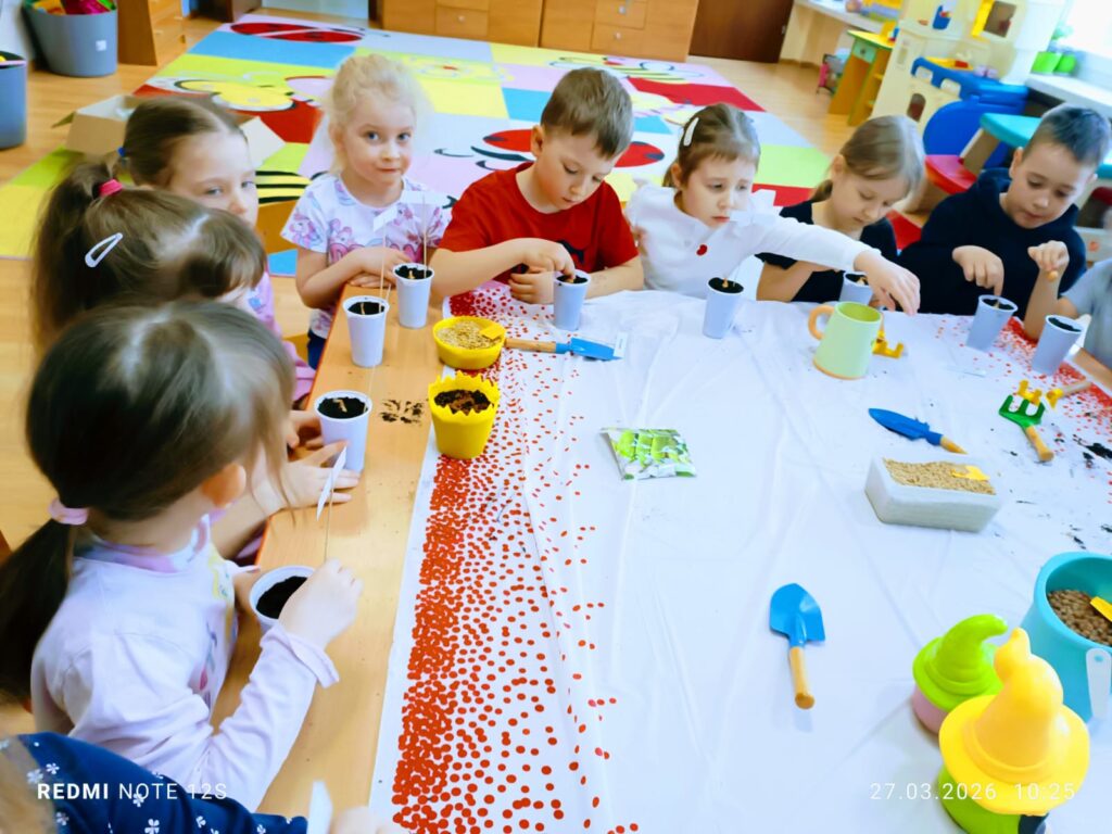 „Motylki” zakładają swój wiosenny ogródek.