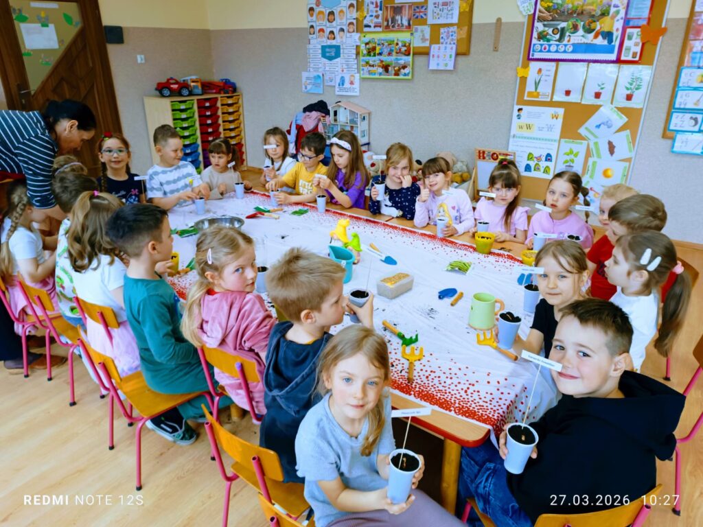 „Motylki” zakładają swój wiosenny ogródek.