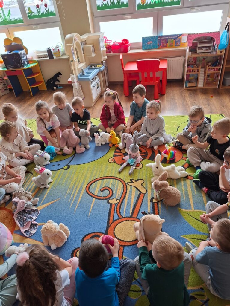 Trwają przygotowania do Świąt Wielkanocnych w grupie Wiewiórki.