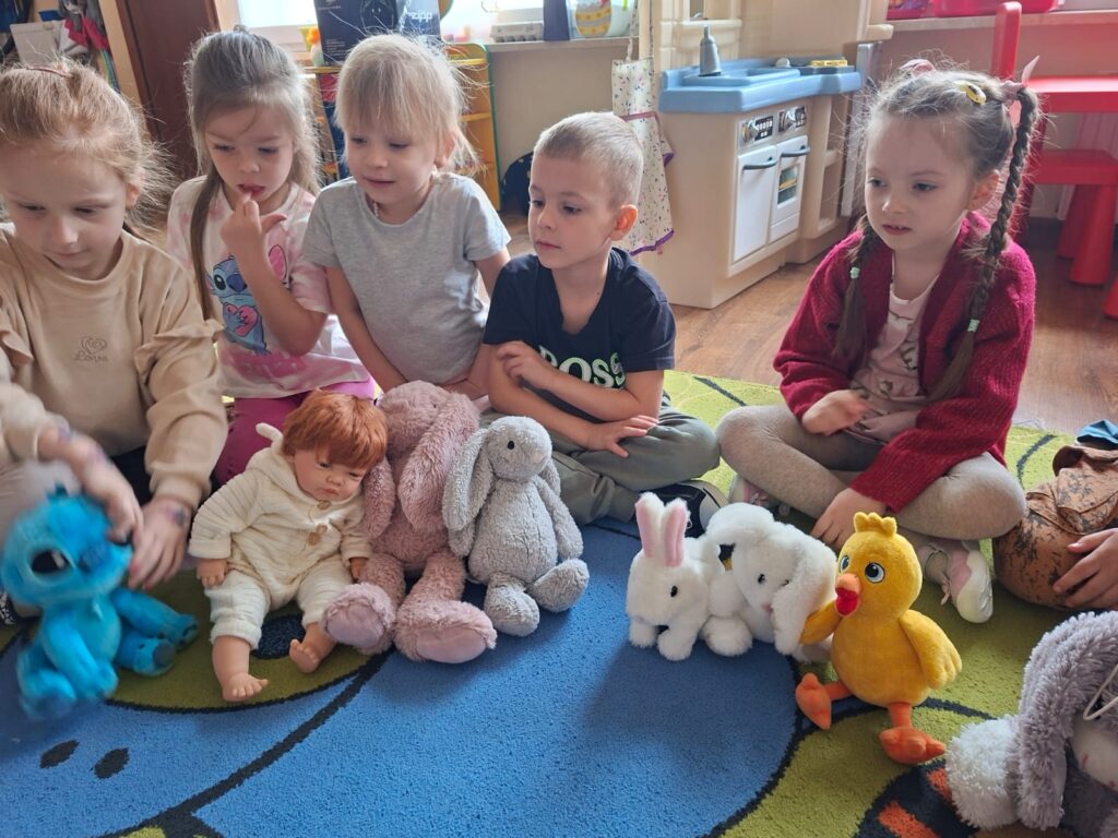 Trwają przygotowania do Świąt Wielkanocnych w grupie Wiewiórki.