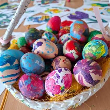 Trwają przygotowania do Świąt Wielkanocnych w grupie Wiewiórki.