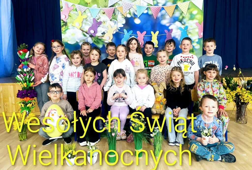 Z okazji Świąt Wielkanocnych Dzieci oraz Panie z grupy „Motylki” składają najserdeczniejsze życzenia: dużo zdrowia, radości, spokoju oraz wiosennego optymizmu.