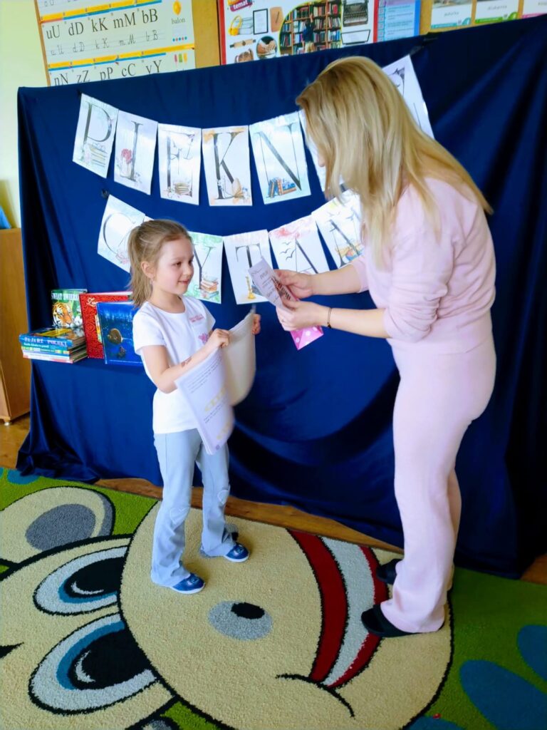 Konkurs "Pięknie Czytam" w grupie "Motylki".