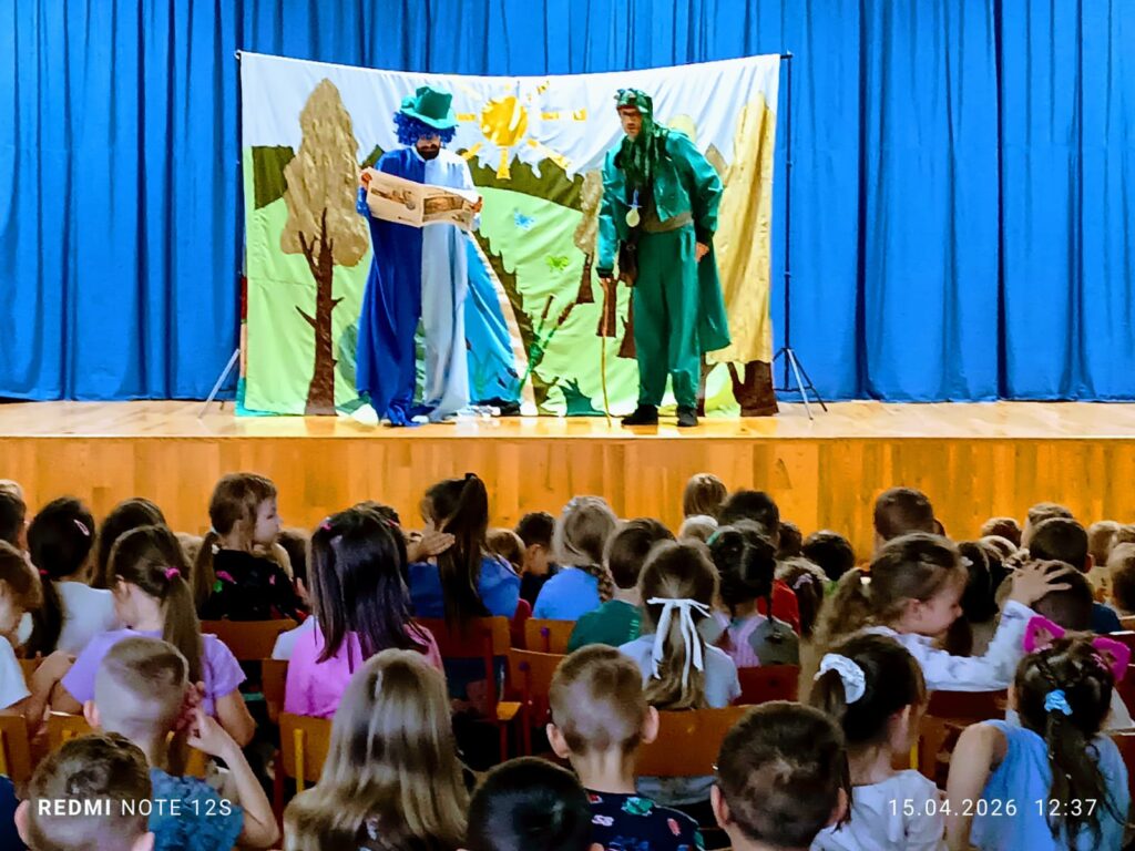 Przedstawienie teatralne pt. "Czarująca Żaba".