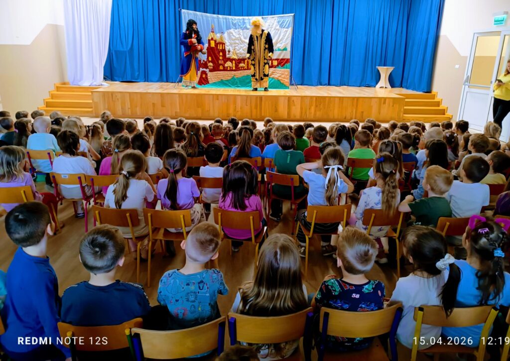 Przedstawienie teatralne pt. "Czarująca Żaba".