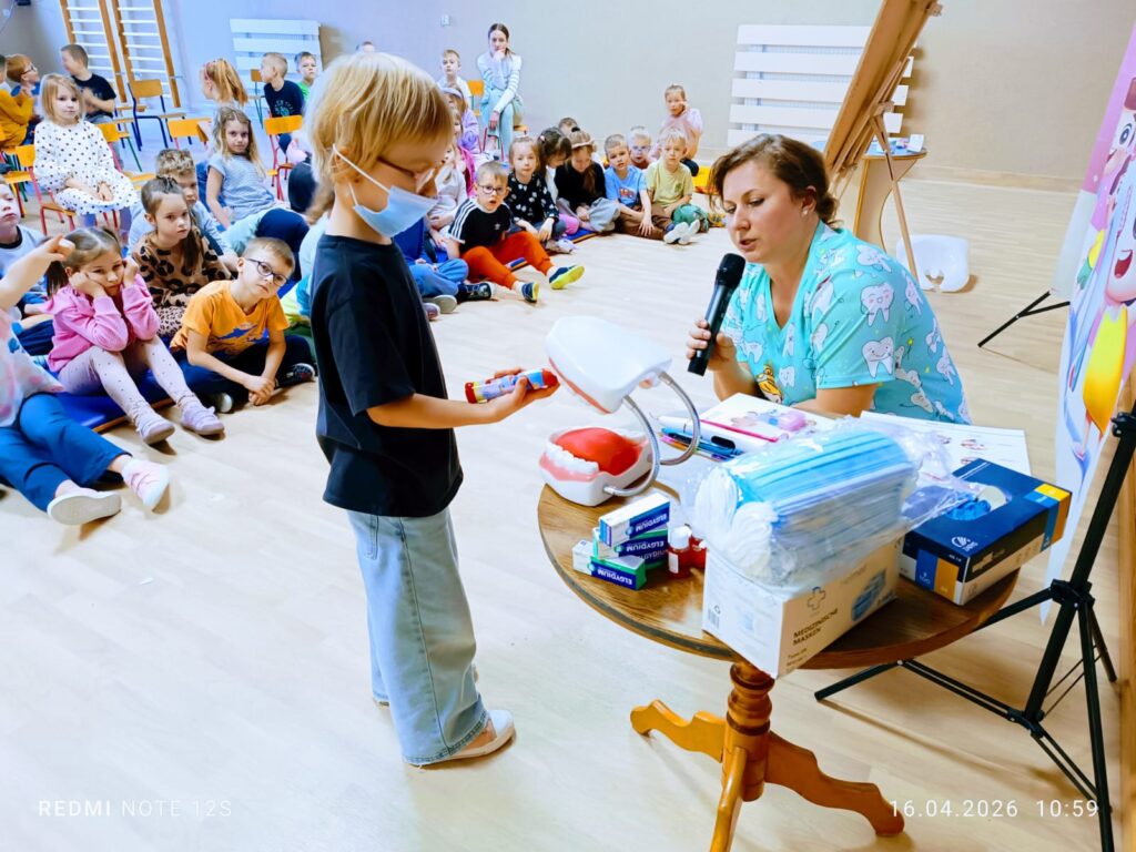 „Dbamy o zdrowy uśmiech – spotkanie z higienistką stomatologiczną”.