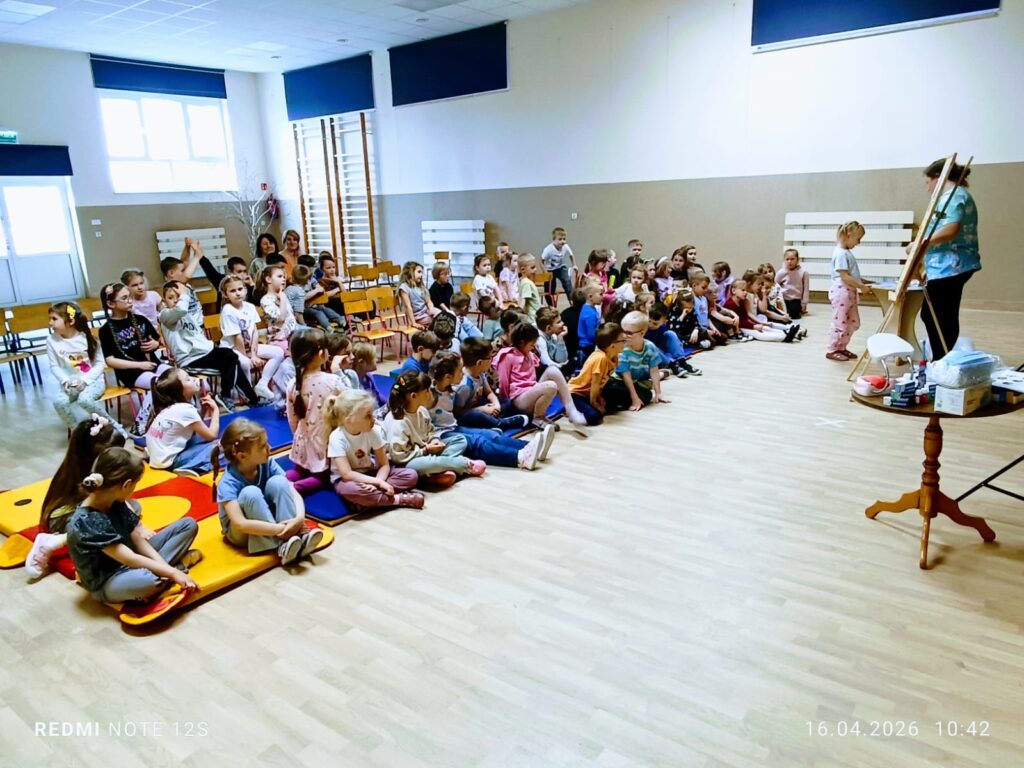 „Dbamy o zdrowy uśmiech – spotkanie z higienistką stomatologiczną”.