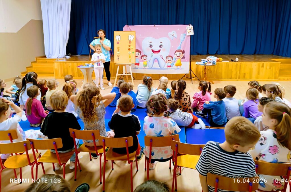 „Dbamy o zdrowy uśmiech – spotkanie z higienistką stomatologiczną”.