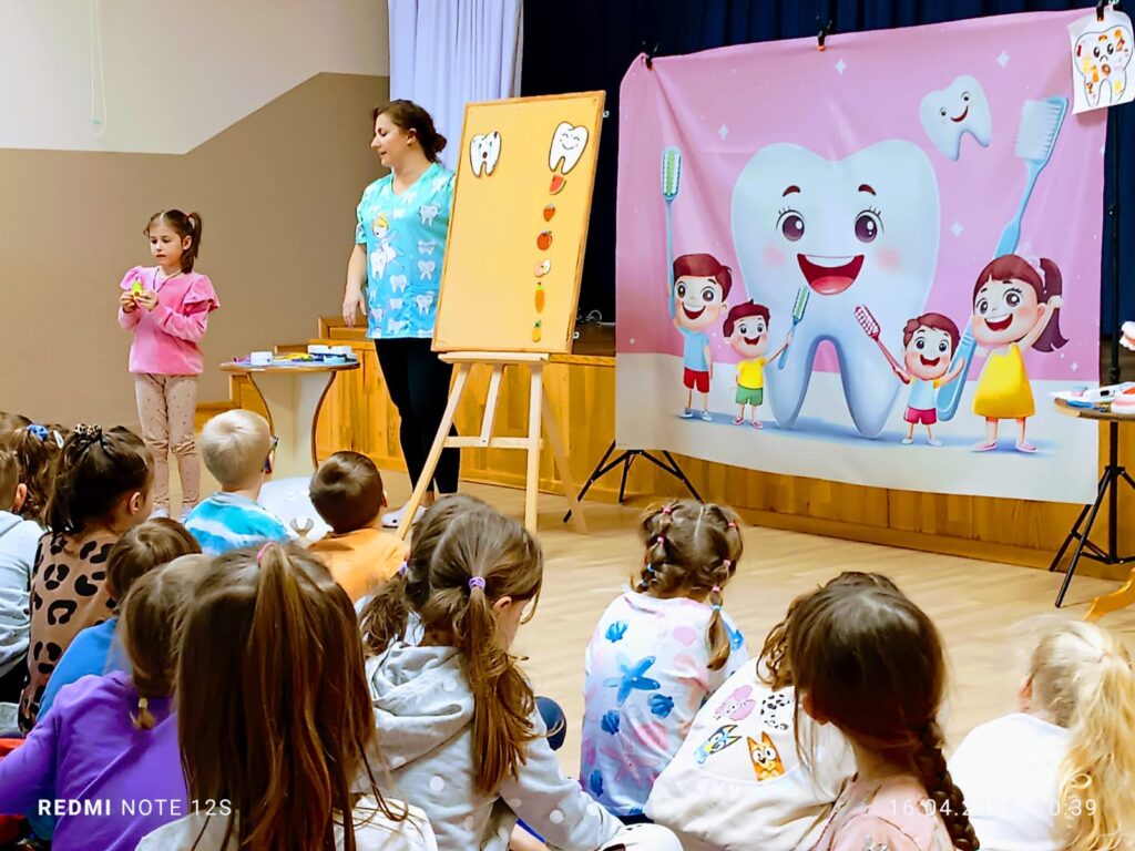 „Dbamy o zdrowy uśmiech – spotkanie z higienistką stomatologiczną”.