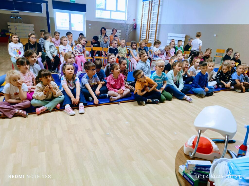 „Dbamy o zdrowy uśmiech – spotkanie z higienistką stomatologiczną”.