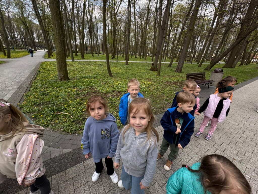 Wiosenny spacer po parku zdrojowym