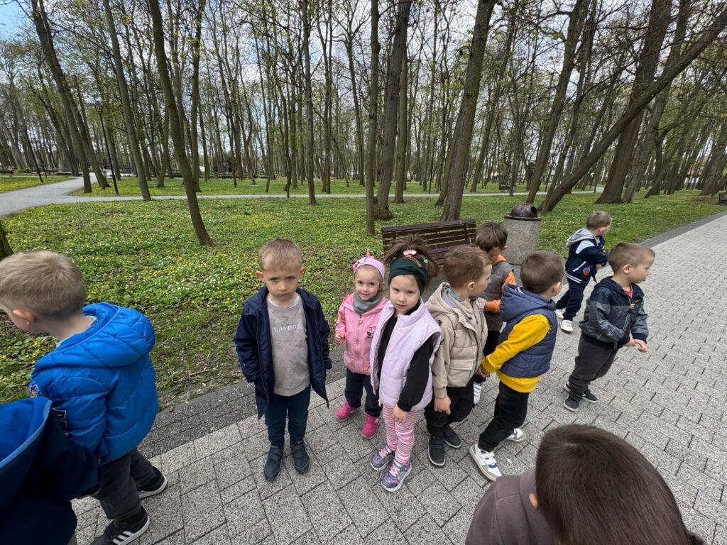 Wiosenny spacer po parku zdrojowym