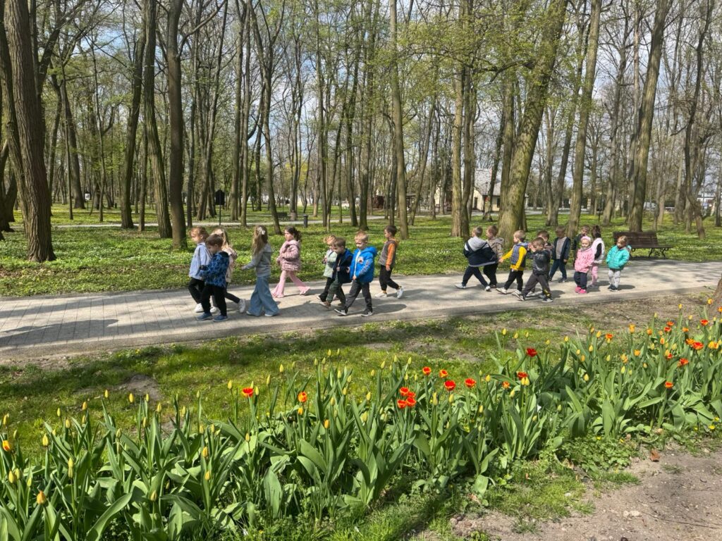 Wiosenny spacer po parku zdrojowym